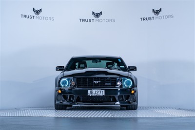 2005 Ford Mustang - Thumbnail