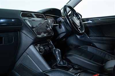 2018 Volkswagen Tiguan - Thumbnail