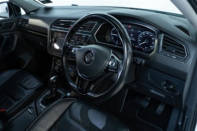 2018 Volkswagen Tiguan - Thumbnail