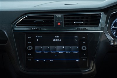 2018 Volkswagen Tiguan - Thumbnail