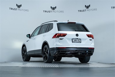 2018 Volkswagen Tiguan - Thumbnail