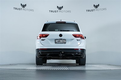 2018 Volkswagen Tiguan - Thumbnail