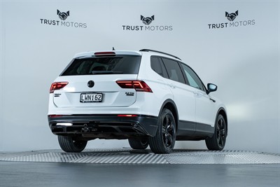 2018 Volkswagen Tiguan - Thumbnail