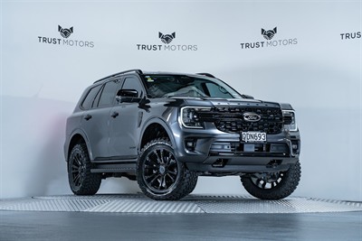 2023 Ford Everest - Thumbnail