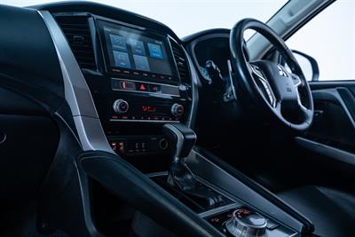 2023 Mitsubishi Pajero Sport - Thumbnail