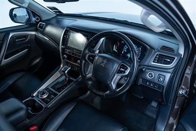 2023 Mitsubishi Pajero Sport - Thumbnail
