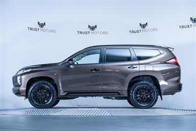 2023 Mitsubishi Pajero Sport - Thumbnail