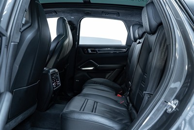 2019 Porsche Cayenne - Thumbnail