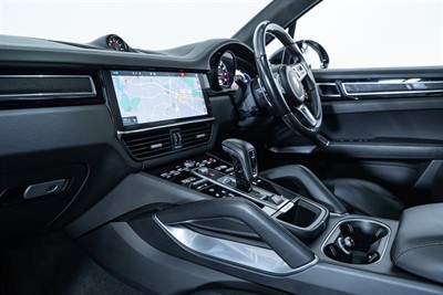 2019 Porsche Cayenne - Thumbnail