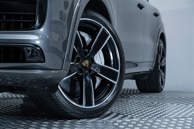 2019 Porsche Cayenne - Thumbnail