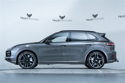 2019 Porsche Cayenne - Thumbnail