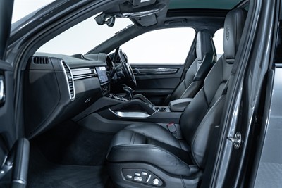 2019 Porsche Cayenne - Thumbnail