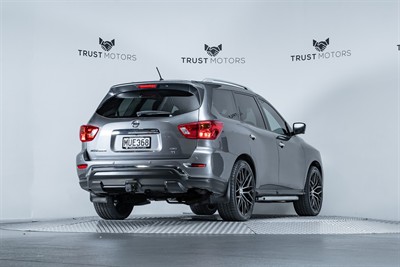 2020 Nissan Pathfinder - Thumbnail