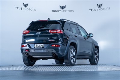 2017 Jeep Cherokee - Thumbnail