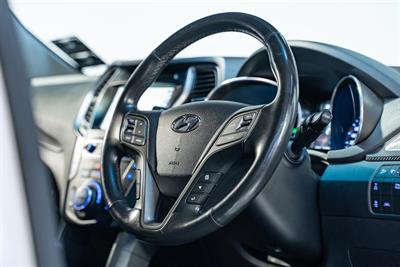 2016 Hyundai Santa Fe - Thumbnail
