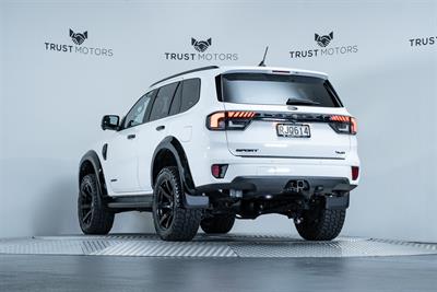 2022 Ford Everest - Thumbnail