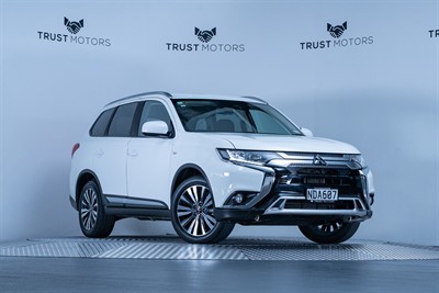 2020 Mitsubishi Outlander - Thumbnail