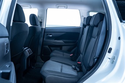 2020 Mitsubishi Outlander - Thumbnail