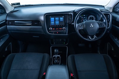 2020 Mitsubishi Outlander - Thumbnail