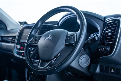 2020 Mitsubishi Outlander - Thumbnail