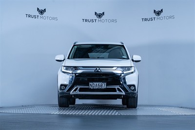 2020 Mitsubishi Outlander - Thumbnail