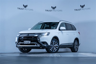 2020 Mitsubishi Outlander - Thumbnail