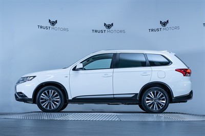 2020 Mitsubishi Outlander - Thumbnail