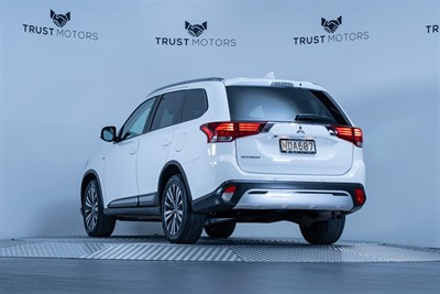 2020 Mitsubishi Outlander - Thumbnail