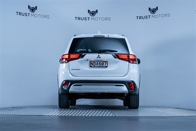 2020 Mitsubishi Outlander - Thumbnail