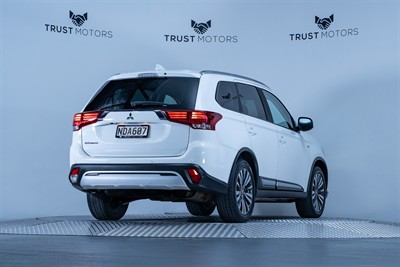 2020 Mitsubishi Outlander - Thumbnail
