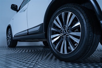 2020 Mitsubishi Outlander - Thumbnail