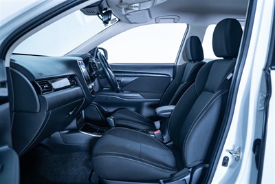 2020 Mitsubishi Outlander - Thumbnail