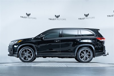 2017 Toyota Highlander - Thumbnail