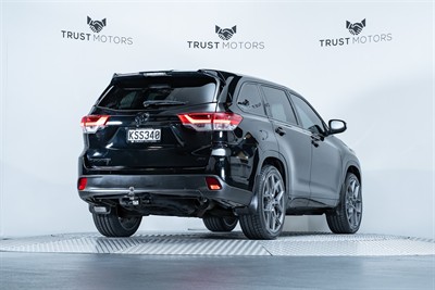 2017 Toyota Highlander - Thumbnail