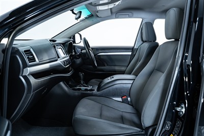 2017 Toyota Highlander - Thumbnail