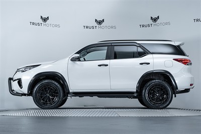 2019 Toyota Fortuner - Thumbnail